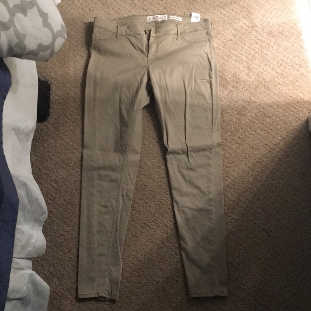 Kaki pants